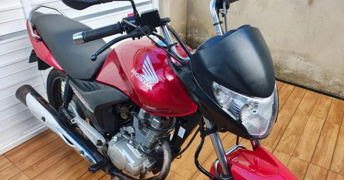 Vendo TITAN 2013 Licenciada