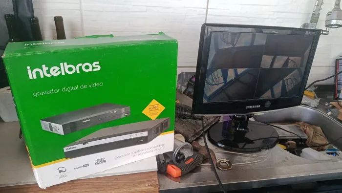 DVR intelbras 4 câmeras. 
