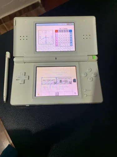 Nintendo DS Lite com Detalhes 