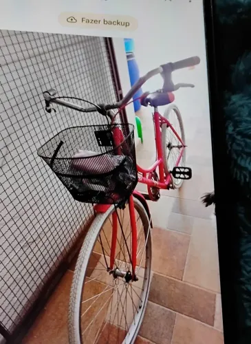 Vendo bicicleta para mulher adulta.