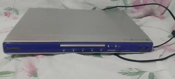 Dvd e karaoke gradiente - com defeito.
