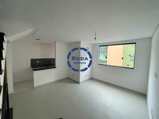 Casa Sobreposta Alta 2 Suítes em Santos (Campo Grande) Aceita Financiamento
