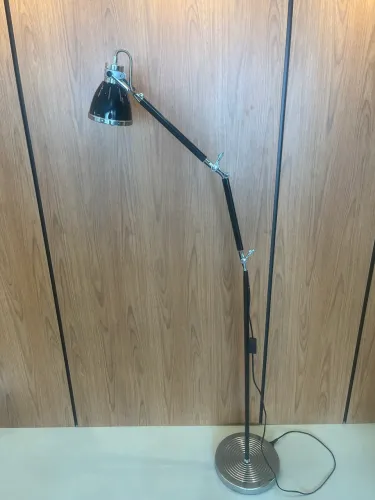 Luminária articulada decorativa