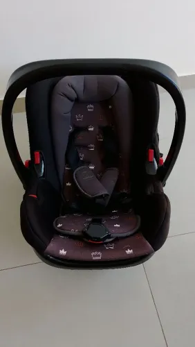 Carrinho bebê Kidoo 3 em 1 e bebe conforto Coas.