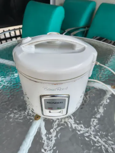 Panela de arroz mondial com defeito