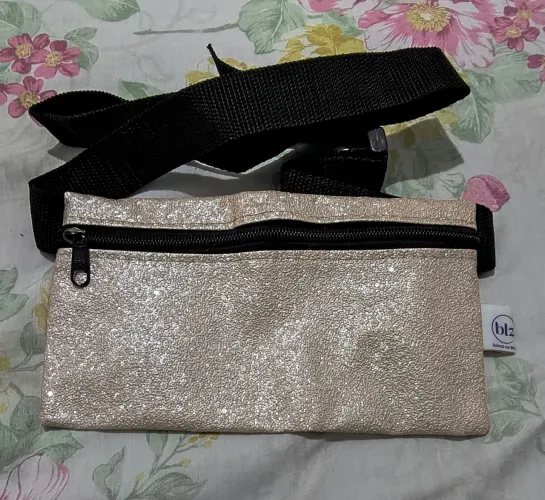Pochete com glitter 