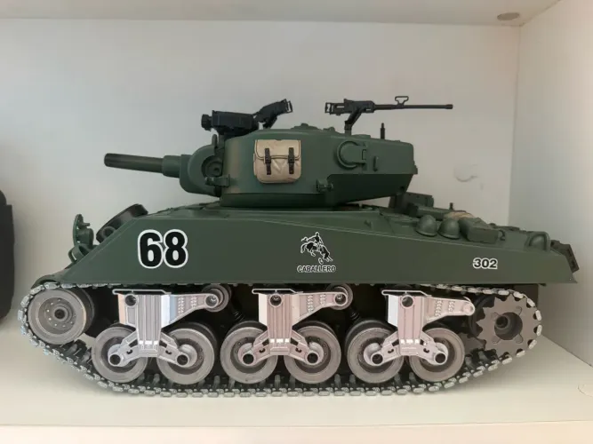 Tanque militar de controle remoto