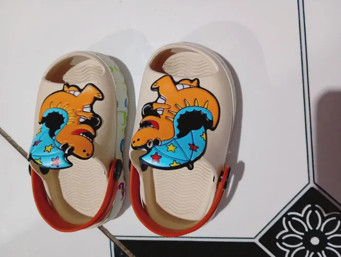 Crocs infantil , número 19.