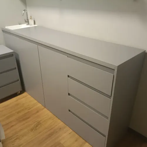 ARMÁRIO MULTIUSO 183 X 90 X 41,50 ,3 PORTAS E 4 GAVETAS NA COR CINZA EM MDF