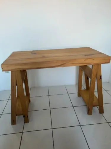 Mesa de madeira (Cavalete)
