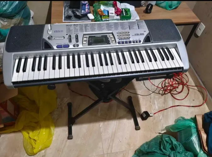 Teclado Casio CTK-496 Completo (Caixa, Fonte, Microfone e Suporte)