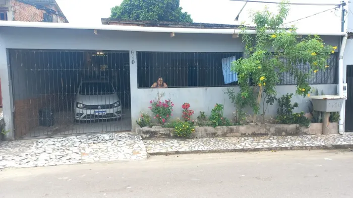 Casa fica na parte alta da cidade e em boa localização, somente venda