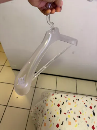 Cabides grandes de loja para vestidos, ternos e blazers 