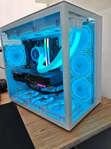 PC Gamer Ryzen 7 9700x RTX 4070ti Super 32gb DDR5 7200mhz AM5