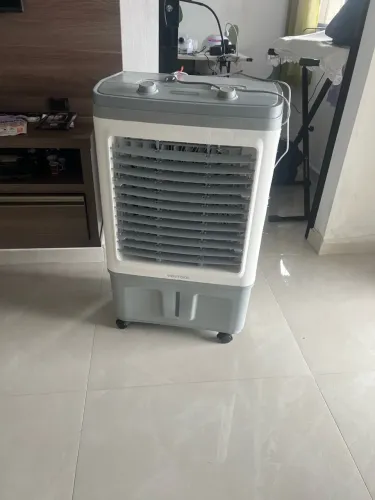 Climatizador de Ar Portátil Ventisol (35 Litros, nas cores branco e cinza)
