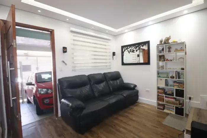 Sofá em couro reclinável e retrátil 3 lugares