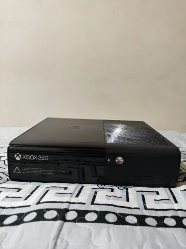 Kit Xbox 360 Slim Destravado + Kinect + 2 Controles + 19 Jogos