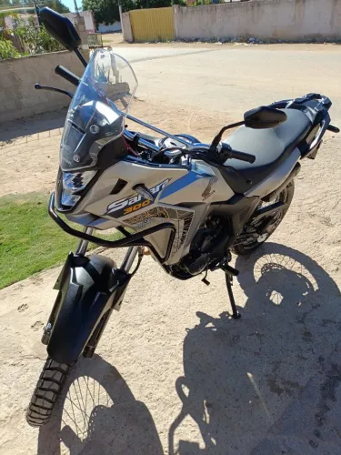 Honda Sahara 300 Adventure 2025, único dono.