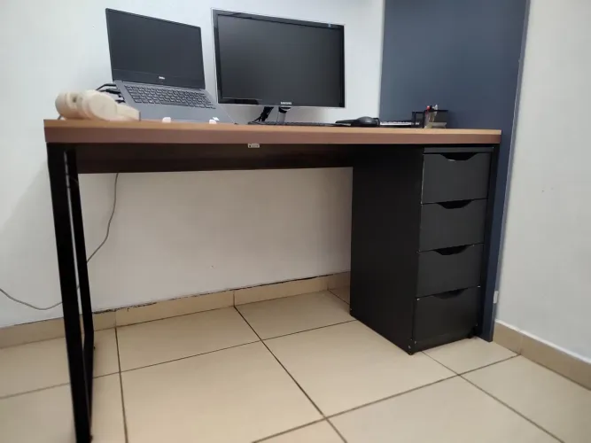 Mesa para escritório ou home office.