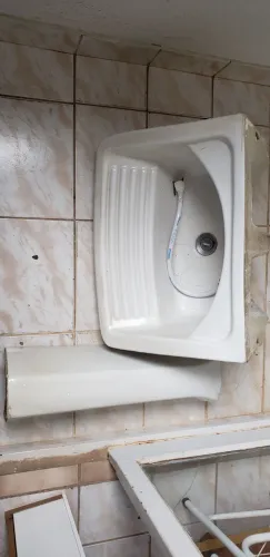 Doação de tanque de loça e vaso sanitario com caixa descarga