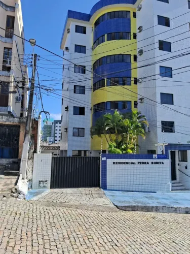 Apto 3/4, com 87m2, sombra, elevador, de 320 por 260 mil