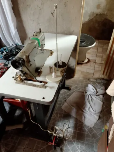 Máquina de costura industrial a óleo reta