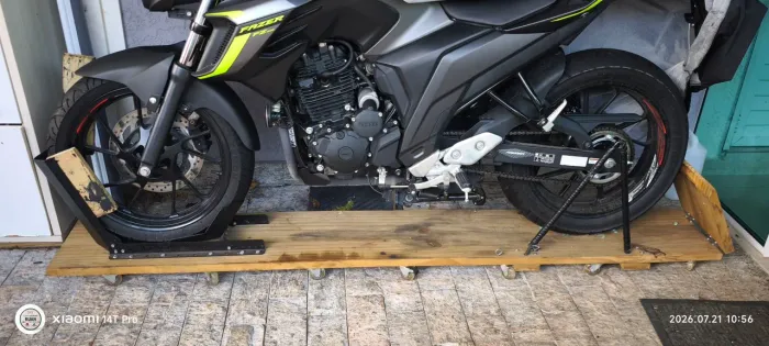 Plataforma com rodas giratórias