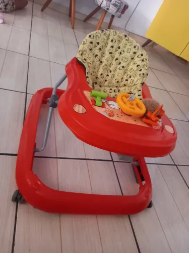 Vende-se ou troco andador 