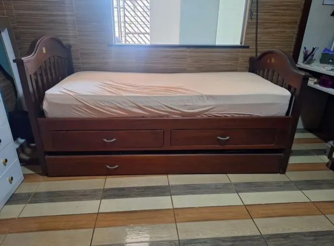Cama e Bi cama com Gavetas.Aberto a negociação