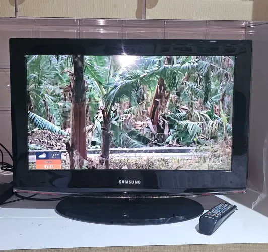 TV LCD Samsung 26 Polegadas LN26B450 - Perfeita p/ Games e TV