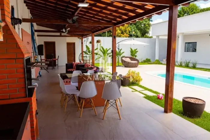 Vendo / Alugo - Casa com 3 suítes no Bairro Universidade
