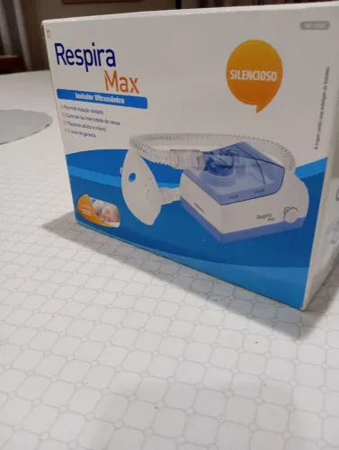 Inalador Ultrassônico Respira Max silencioso da marca Omron