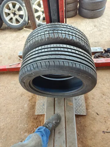 2 pneus 235/55/19 sendo 1 continental 1 aptany