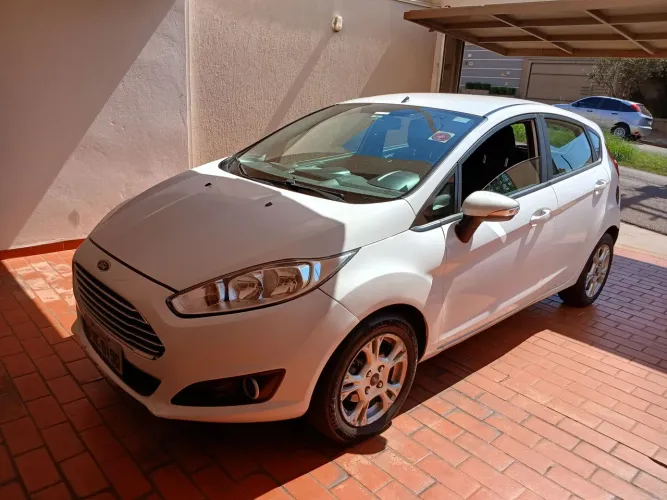 Ford Fiesta 1.6 16V Flex Aut. 5P 2014