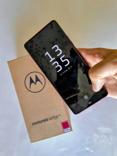 Moto Edge 40 5G Viva Magenta (usado, em ótimo estado)