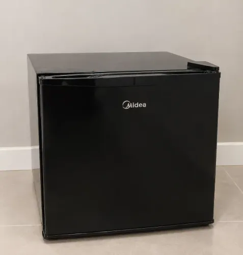 Frigobar Midea 45L Preto - Gelando Muito Bem!