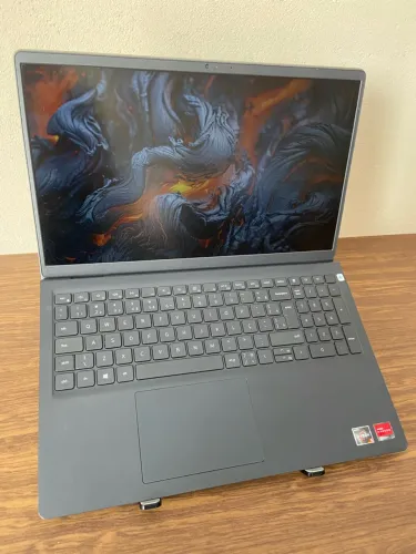 Notebook Dell Ryzen 5 / Radeon Graphics Vega 8 / 16GB RAM / 256GB SSD / Tela 15.6? FullHD