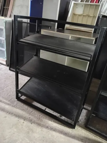 Estante Expositora em Metal Preto