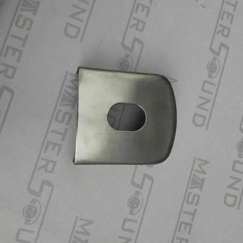 Capa cromada para engate.  Nova. Colocada. 