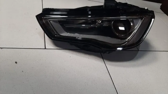 Farol Audi A3 