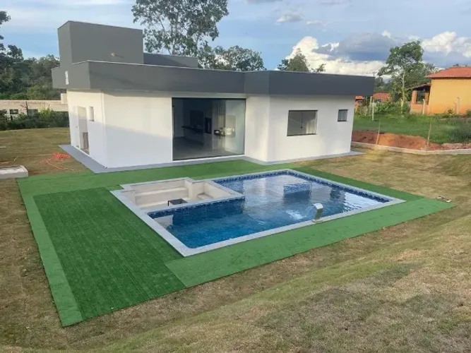 Casa em condomínio com portaria 24hs, entre Sao Jose do Almeida e Lagoa Santa.