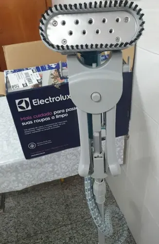 Passadeira Eletrolux á vapor nova (na caixa)