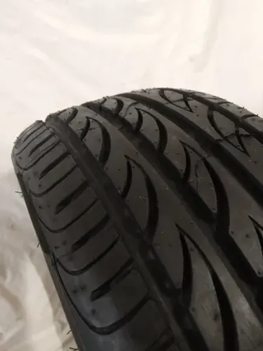 Pneus 225/40 18 18 Bridgestone rft 88Y Potenza usado