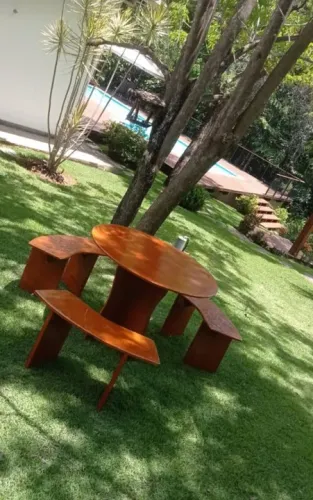 "Mesa de Jardim - O Toque Final para sua Área Externa!"