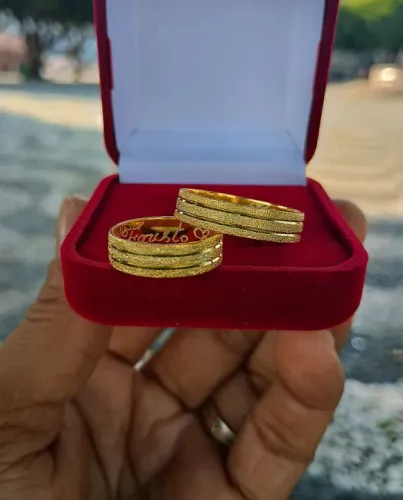 Par de Alianças Em Prata banhado a Ouro - Gravação incluso - Modelos variados 