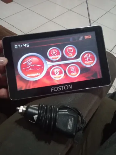 Tv digital com gps e entrada AV e cartão . Mais carregador veicular