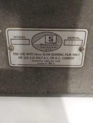 Projetor de Filme Standard 16mm De Luxe
