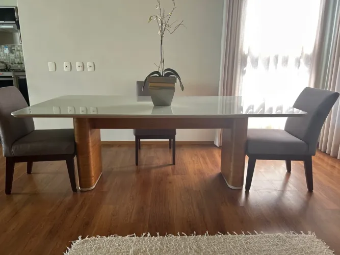 Mesa de Jantar Moderna em Madeira