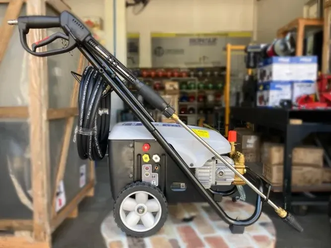 Lavadora Industrial de Alta Pressão 2950W 2030PSI - Schulz