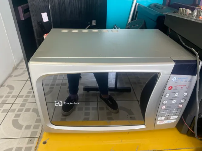Vendo microondas Eletrolux
